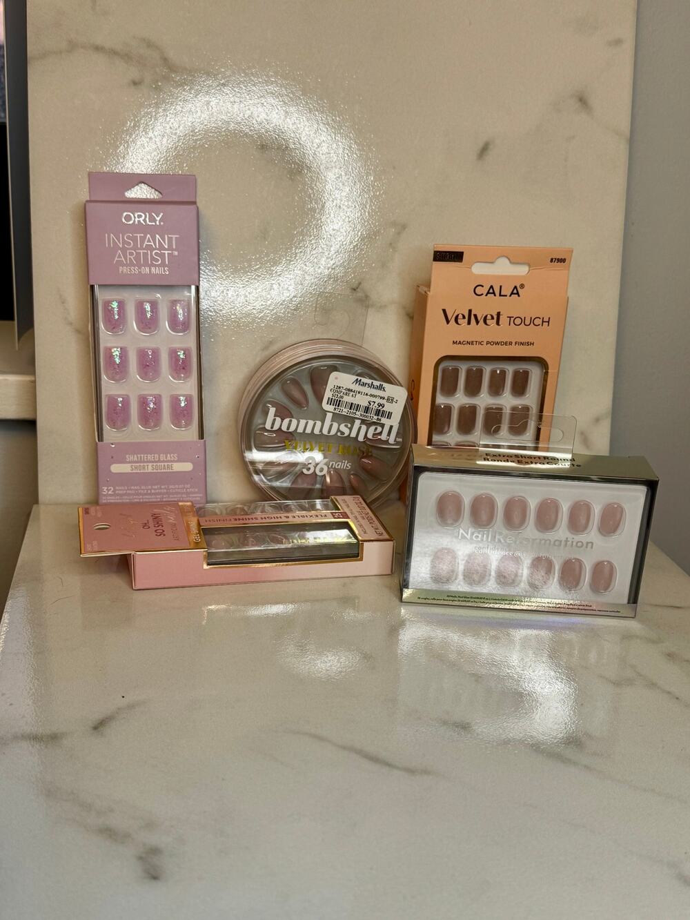 5 sets of pinkish fake nails